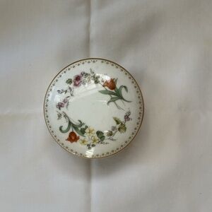 Wedgwood White Porcelain Floral Trinket Box with Gold Trim